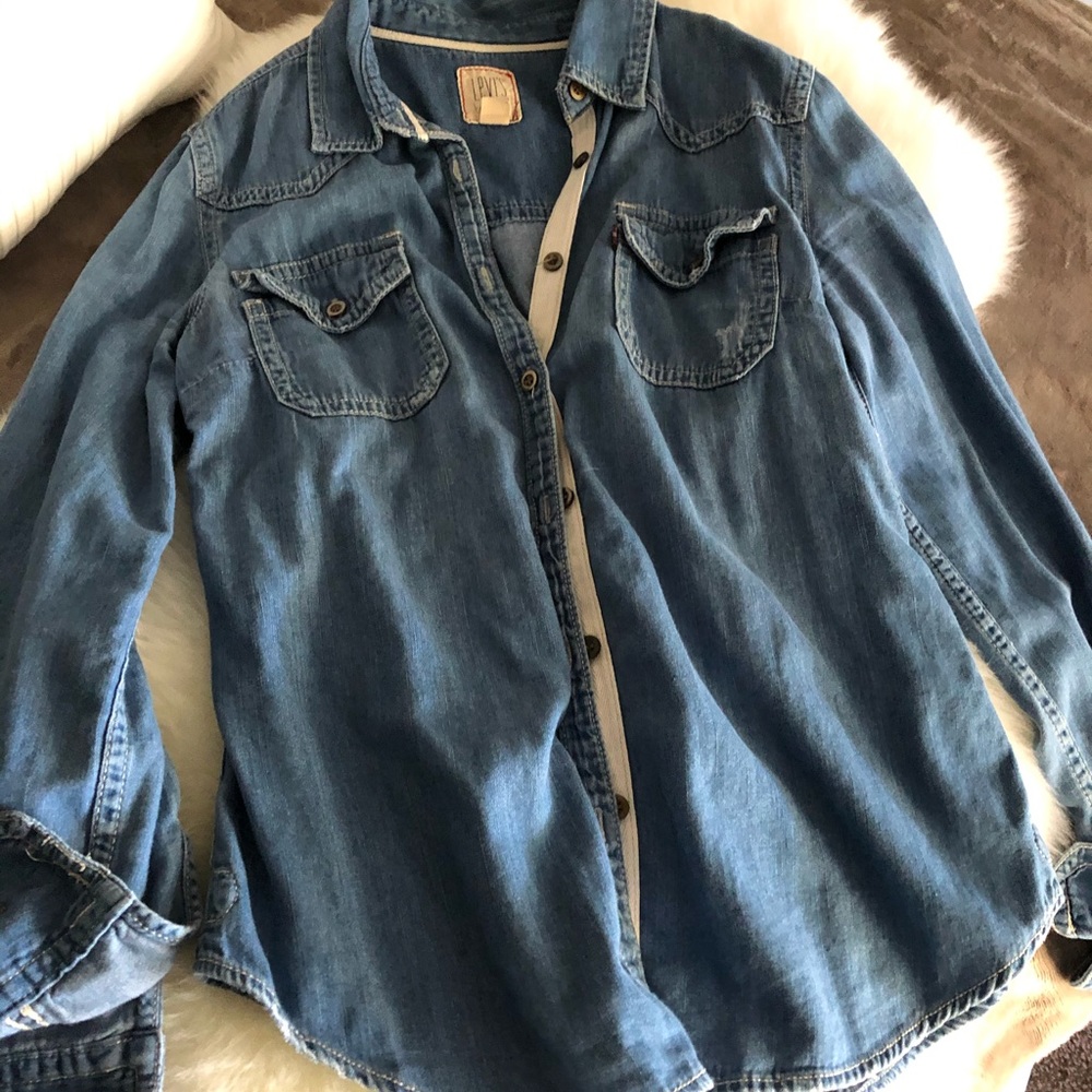 🌺SOLD!!!!Levi’s Button up Shirt 🌺